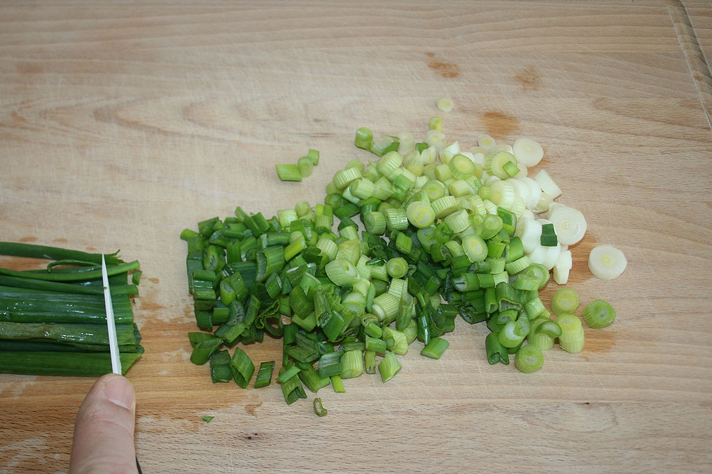 how to cut green onions